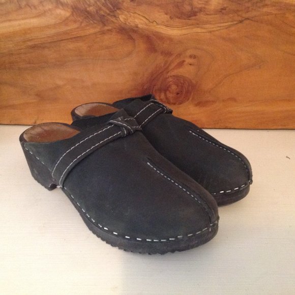 Women's Hanna Andersson Clogs, EUR size 39, US size 8, suede black - Picture 2 of 4